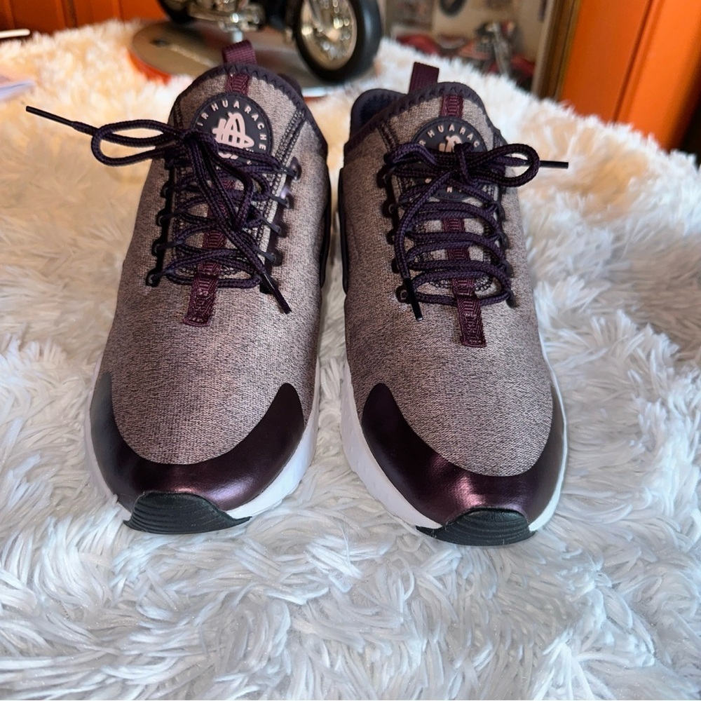 Nike Air Huarache womens sz 7.5 Burgundy run Ultra Sneakers tennis shoes wine